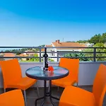Apartament Mare *